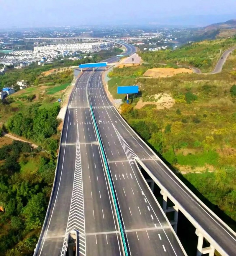 四川成渝高速户外广告推荐：专业媒体资源、高流量覆盖、全流程服务