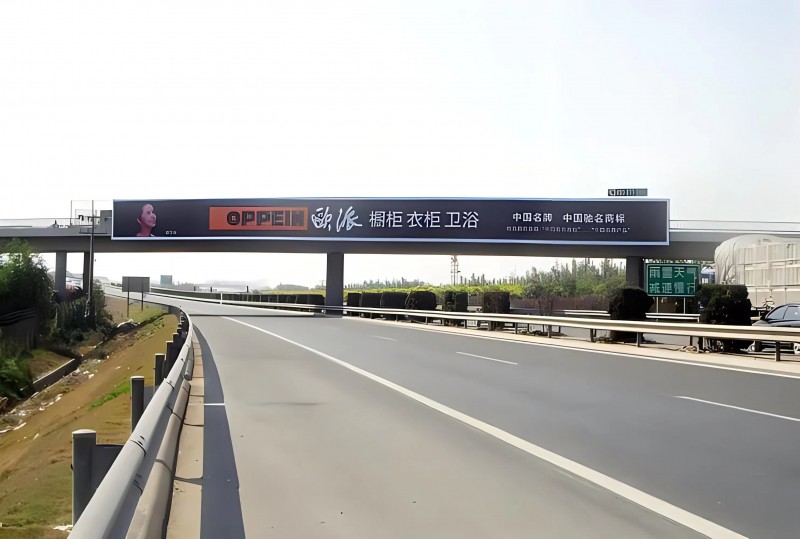 四川成南高速公路跨线天桥广告牌的独特优势具体是什么