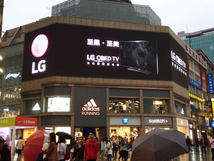 成都城区户外LED显示屏广告媒体投放价值分析