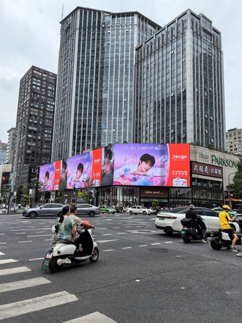 成都城区LED户外广告显示屏核心优势解析